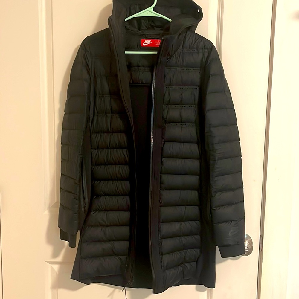 Nike✔️women’s long zip up black jacket with hood SIZE: Small